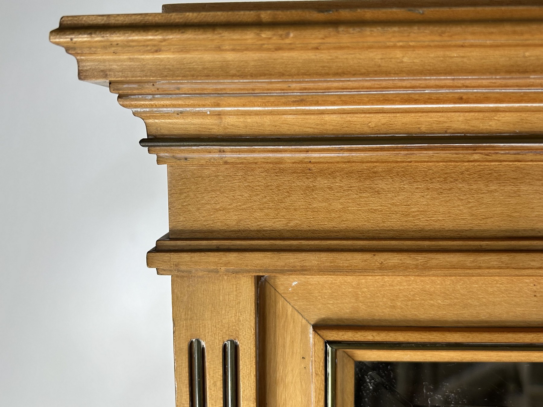 Gesims Nahaufnahme Jugendstil Schminktisch antik