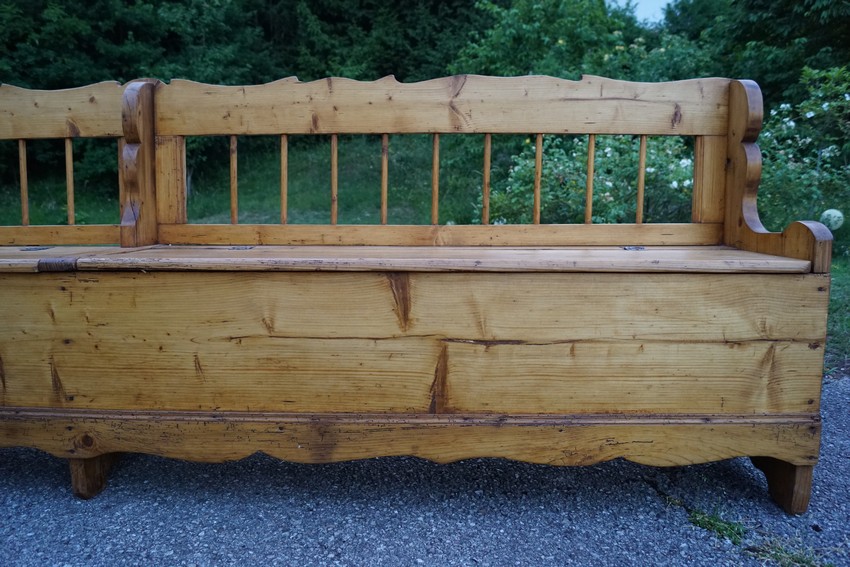 Sitzbank antik Truhenbank zu Jogltisch großem Küchentisch