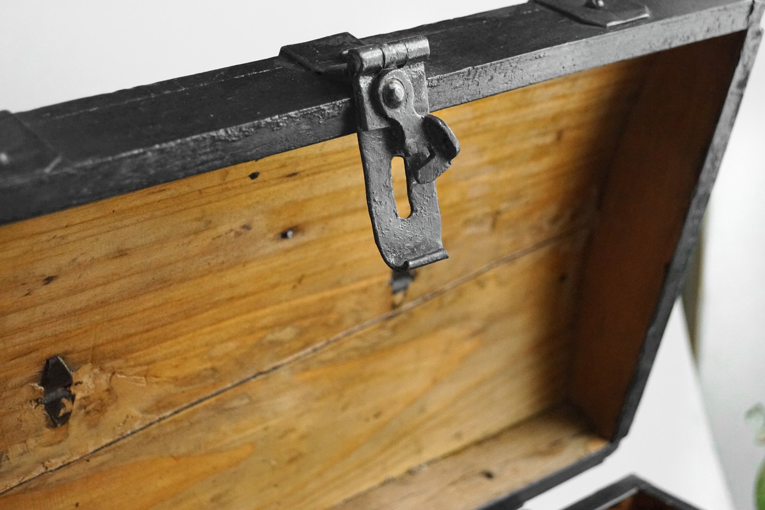 Truhe Bauerntruhe klein bemalt Griff antik