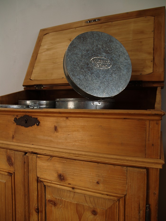 Bauernschrank antiker Küchenschrank Naturholz Landhausstil Antiquität Vertiko Bauernmöbel Bauernschrank antiker Küchenschrank Naturholz Landhausstil Antiquität Vertiko Bauernmöbel