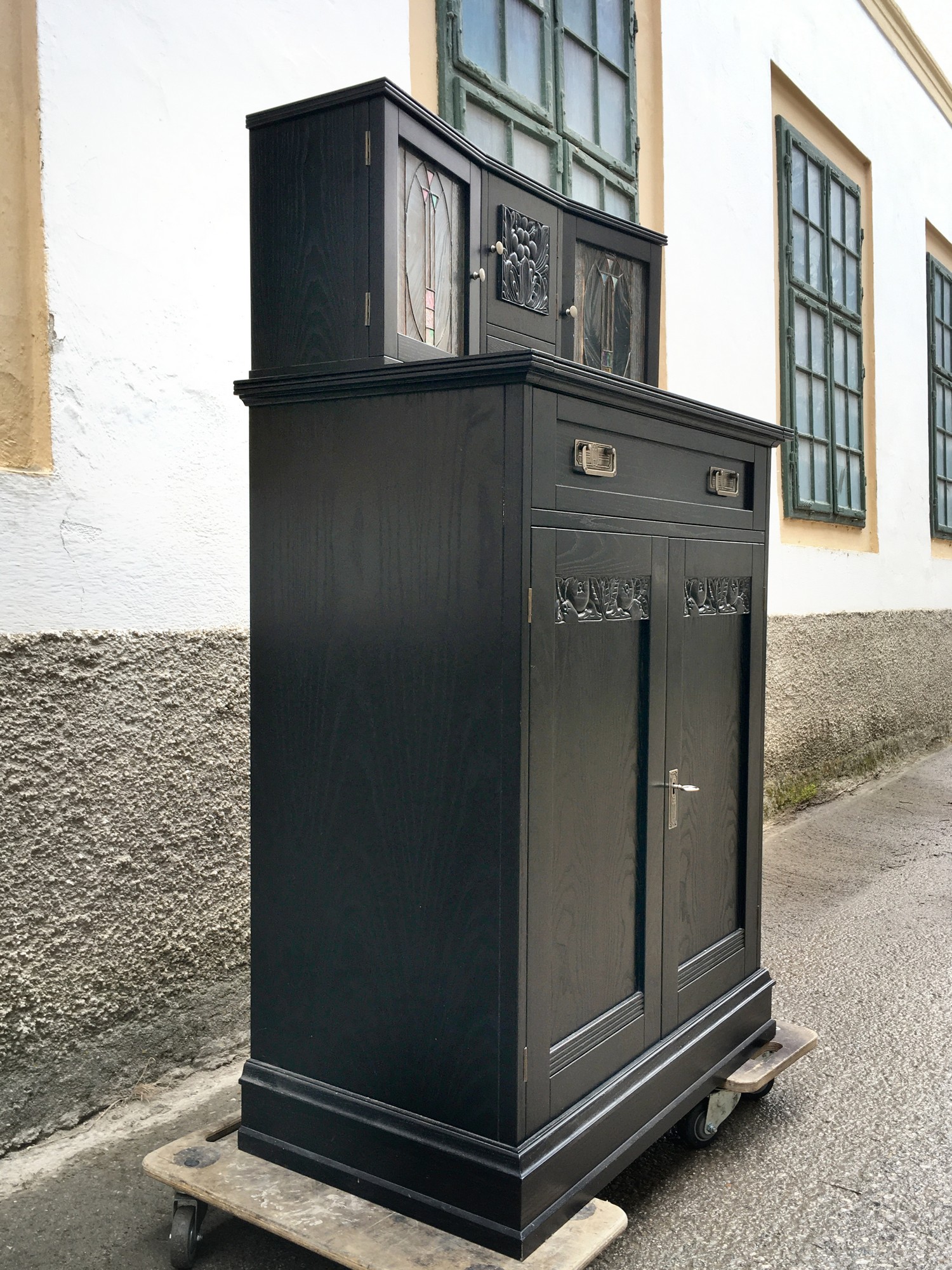 Jugendstil Vertiko Barschrank Stilmöbel schwarz Bleiverglasung SELVA Italy Kommode