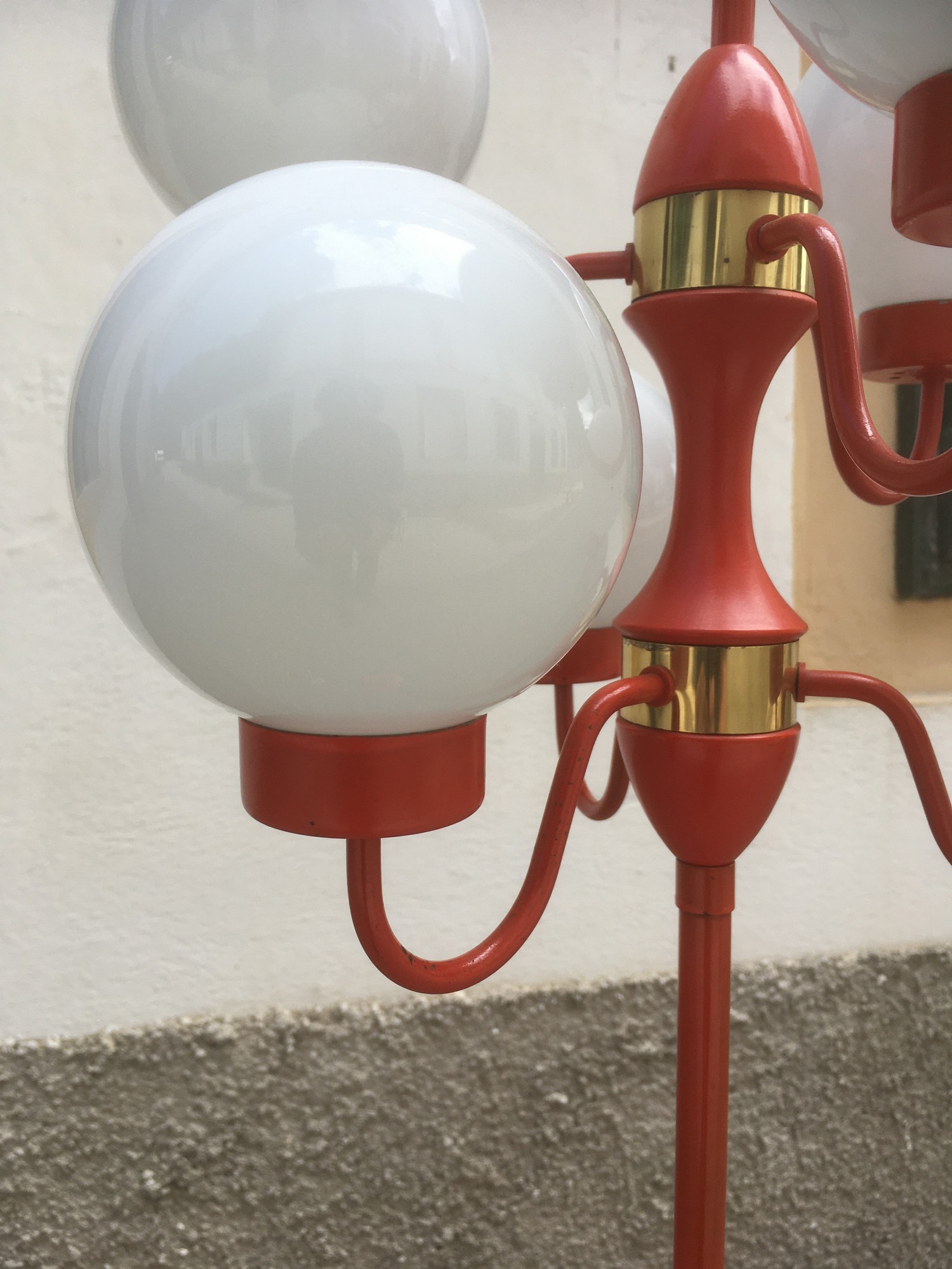 Retro Stehlampe rot orange 70er-Jahre 60er-Jahre Midcenture Glaskugeln Metall Kronleuchter Design