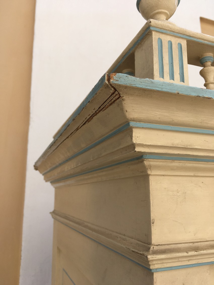 Schrank creme Antiquität