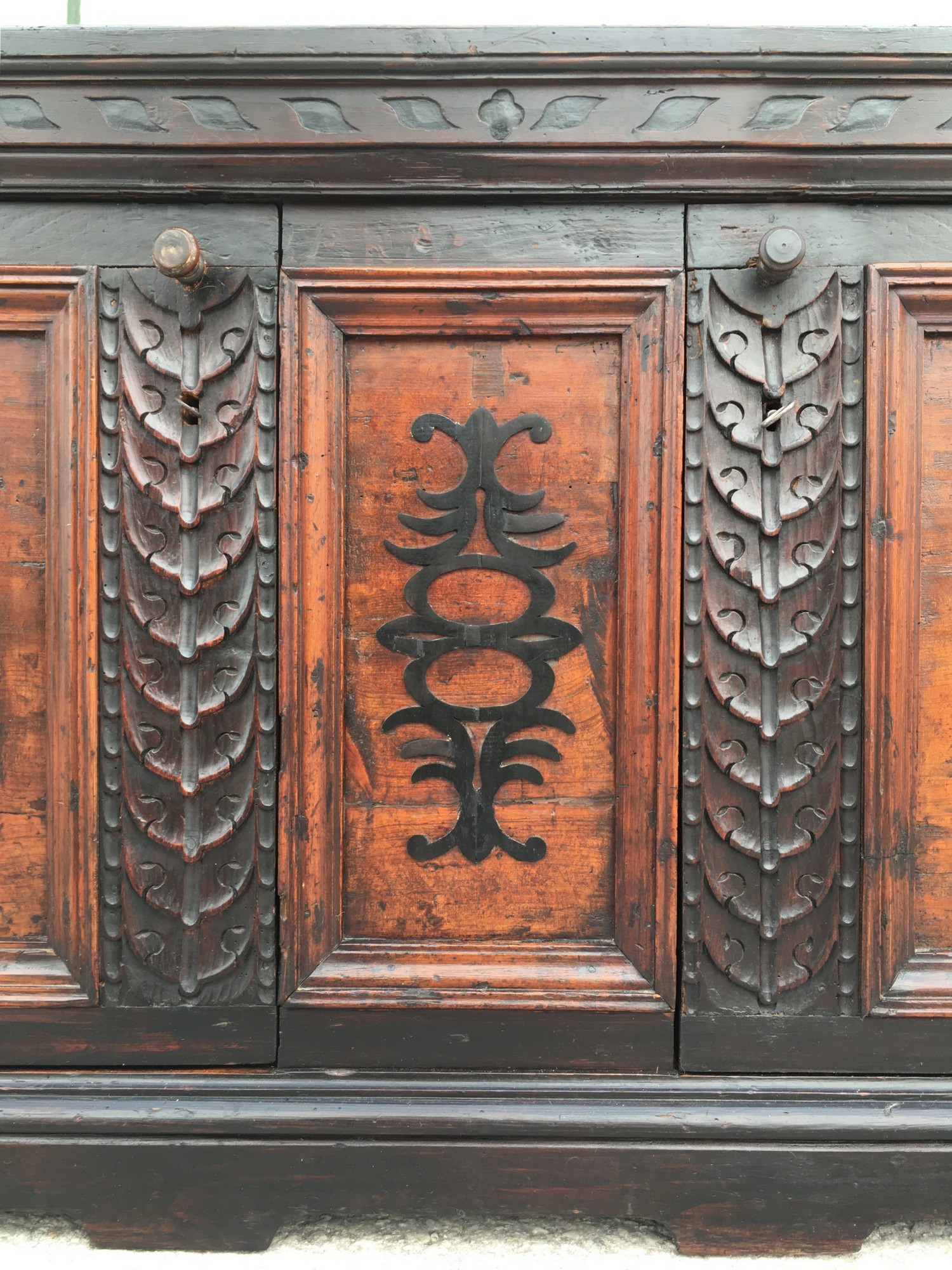 Herrschaftliche Truhe Kommode antik Zirbe massiv ca. 1700 - 1750 restauriert