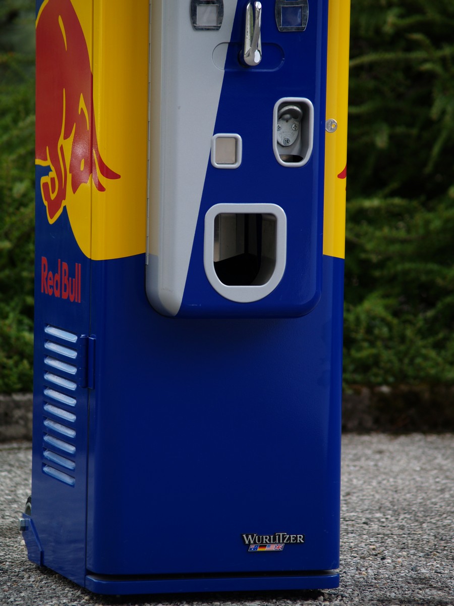 Redbull Automat Kühlschrank Getränkekühlschrank Retro Neuwertig Design
