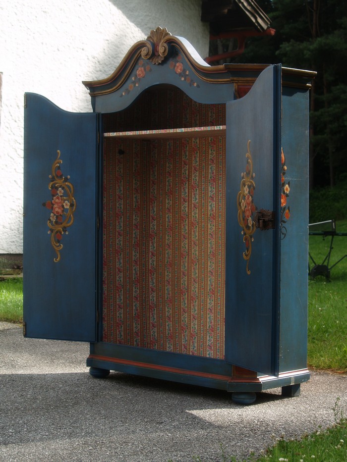 Bauernschrank blumen