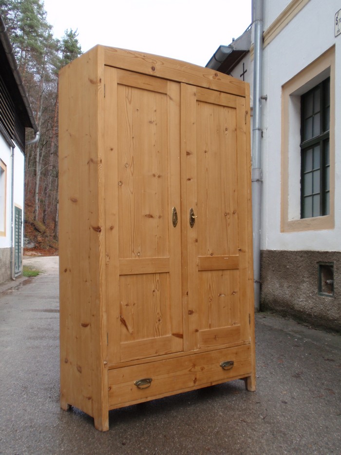 Weichholz Schrank