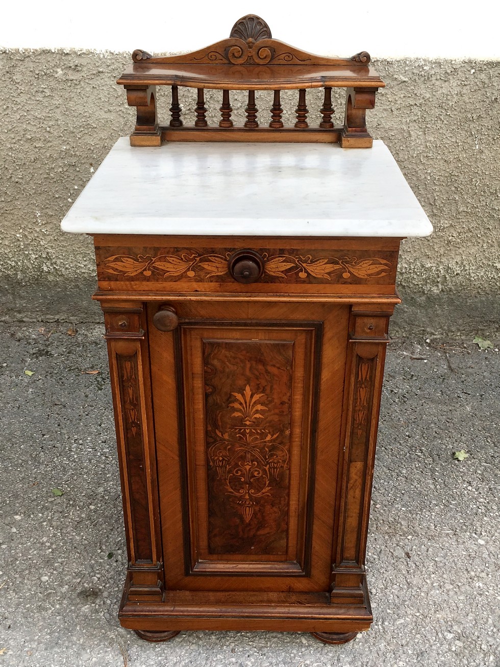 Schrank antik Nachtschrank Marmorplatte Kästchen Nussholz Intarsien