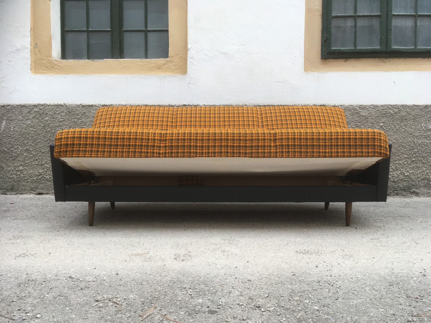 Sofa Retro Bett Schlafsofa Design Lounge Möbel gebraucht senfgelb Bettbank Stauraum