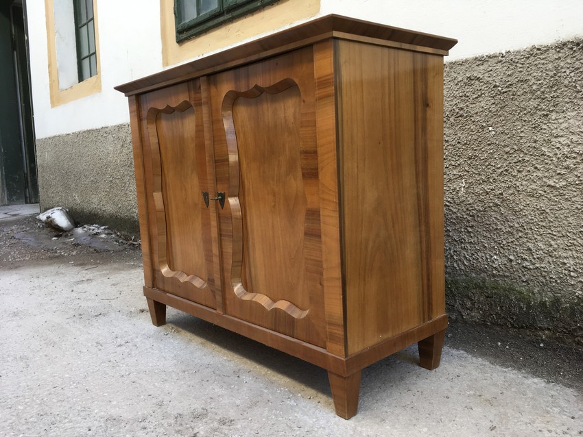 Biedermeier Kommode Antikstil Brezelschrank