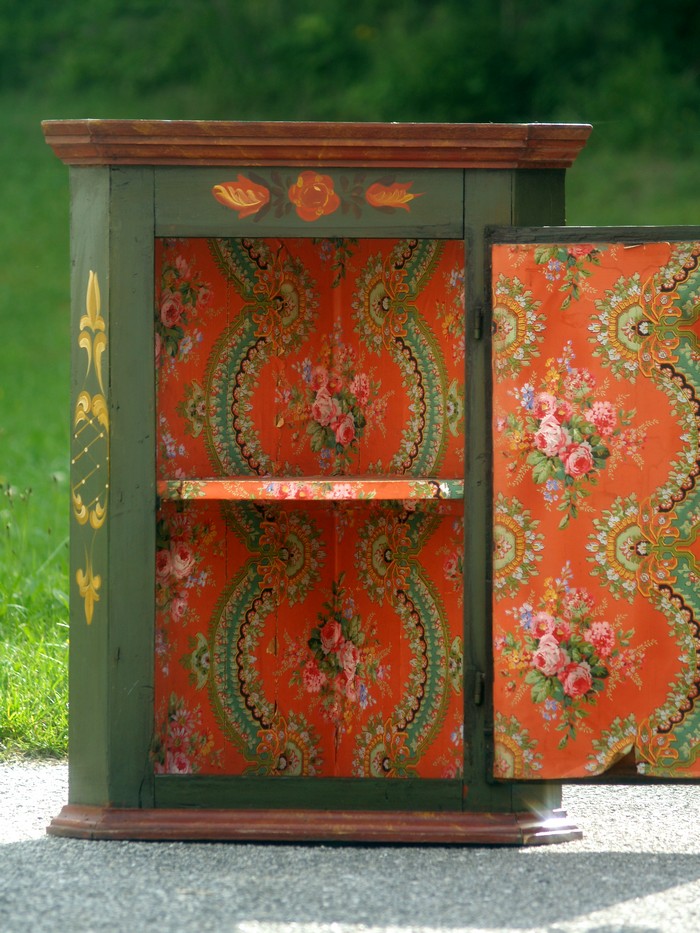 Eckhaengeschrank handbemalt