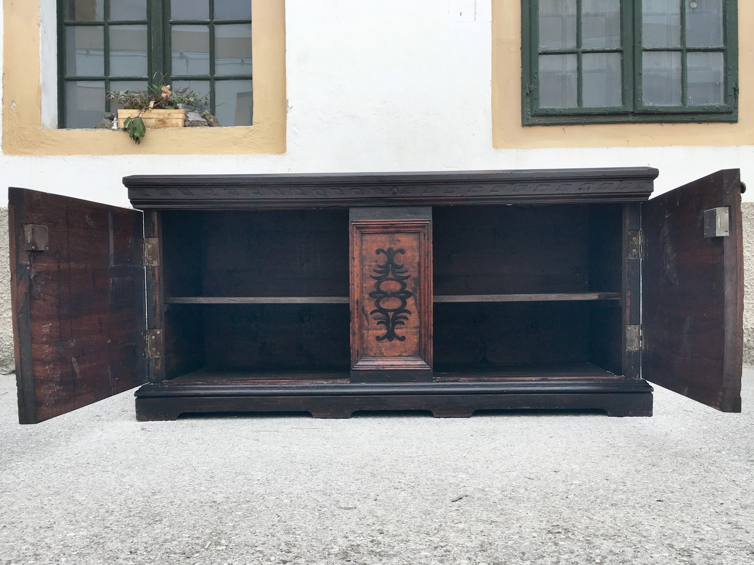 Herrschaftliche Truhe Kommode antik Zirbe massiv ca. 1700 - 1750 restauriert