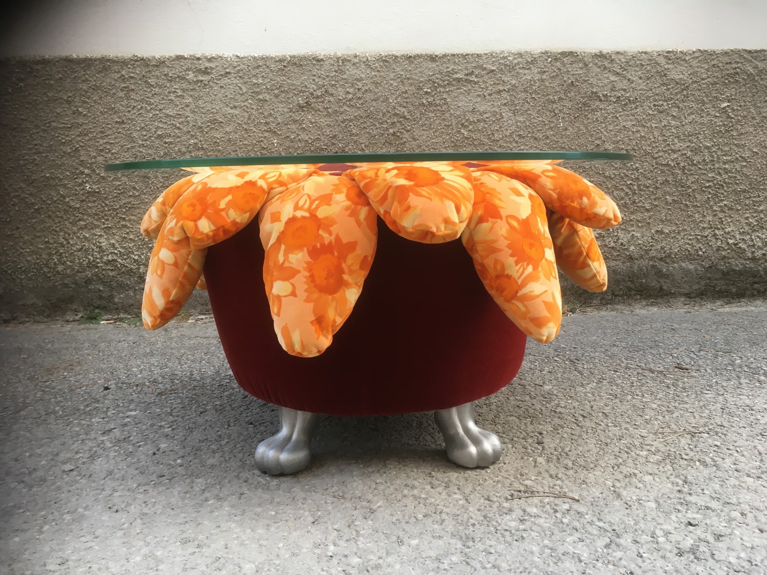 Bretz Sofatisch rot orange Designer Couchtisch Löwentatzen