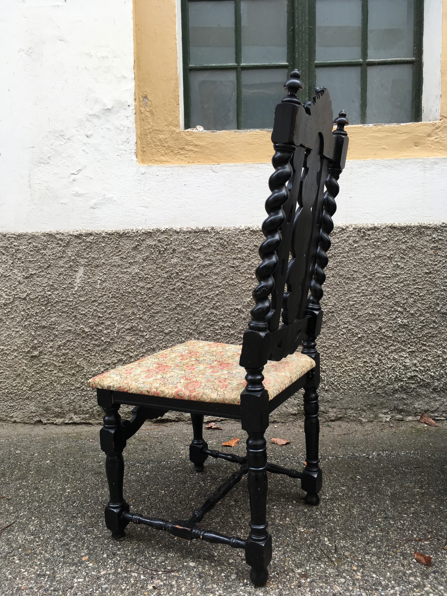 Sessel antik Vollholz Säulen noir Jagdstuhl beschnitzter Stuhl NeoRenaissance