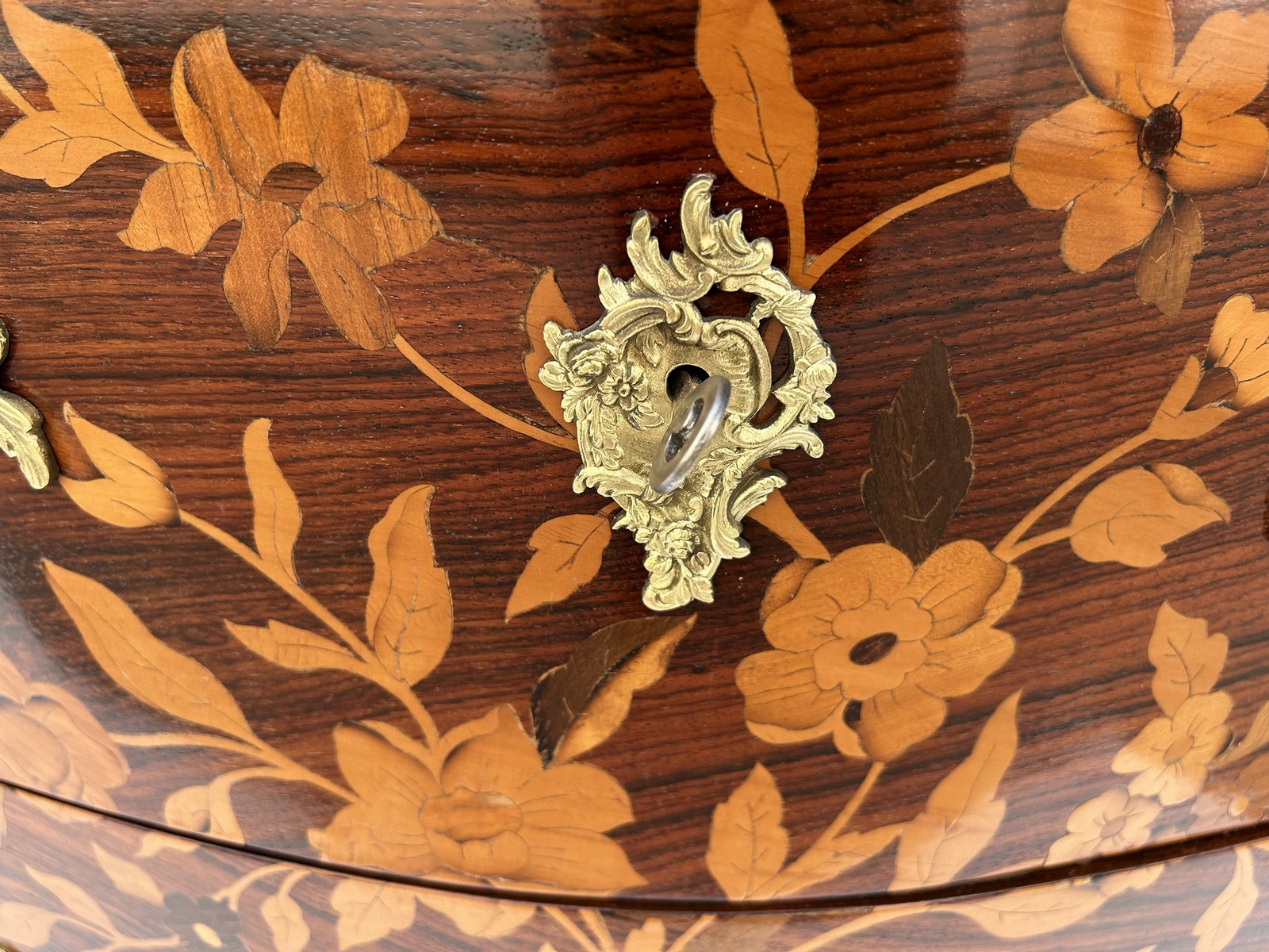 Französische Kommode Louis XV Rokoko Stil Marmorplatte