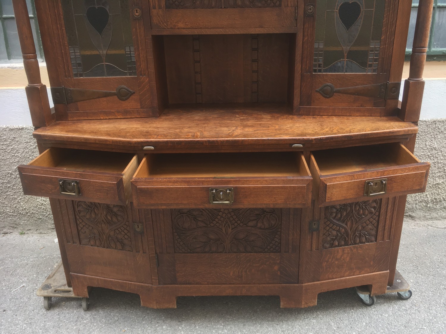 Kredenz August Ungethüm Jugendstil antik Kolo Moser Blätter Herzen Buffetschrank Schrank Buffet