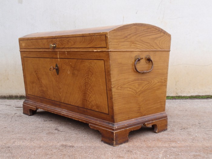 Runddeckeltruhe antik