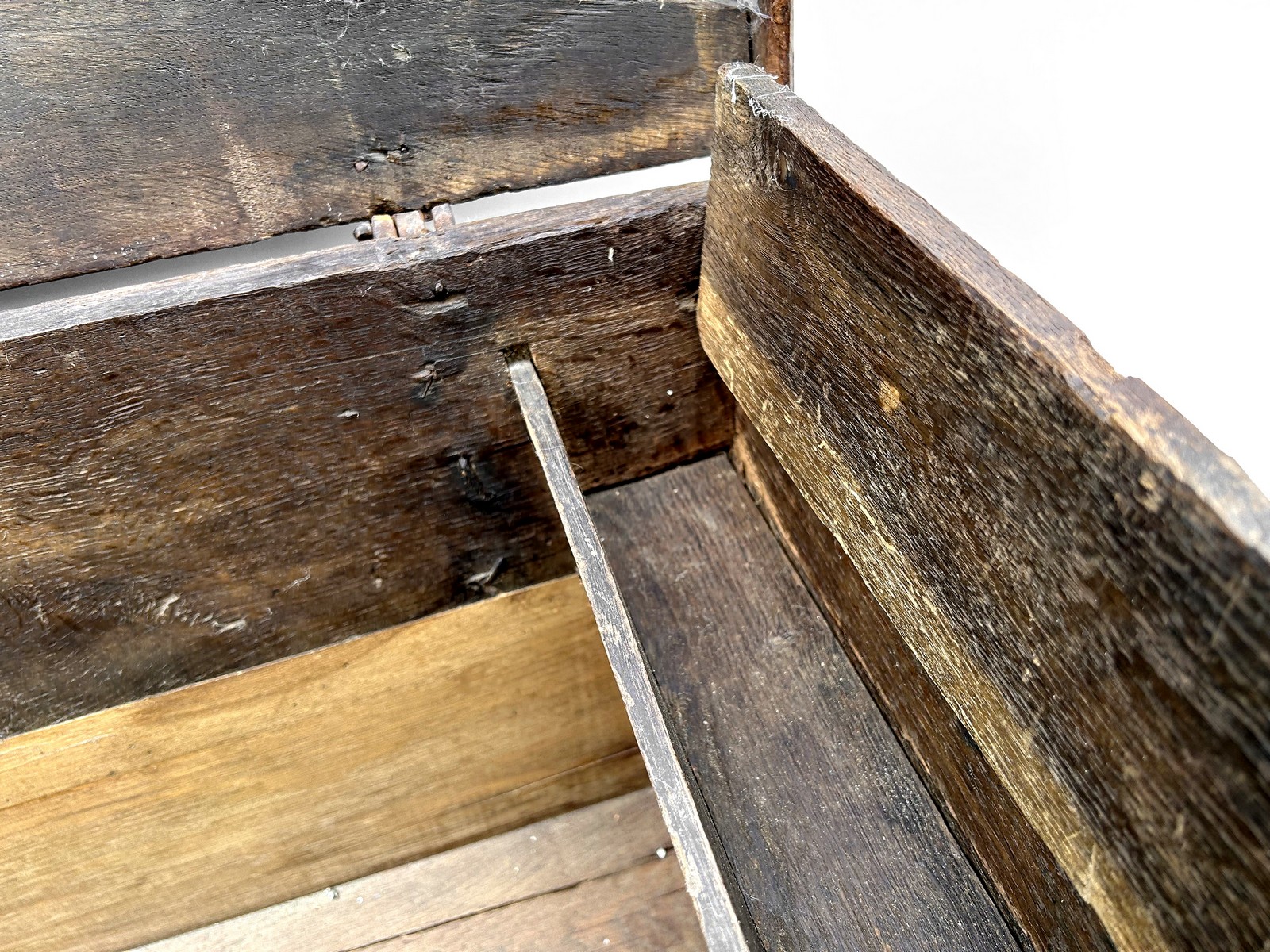Antike Truhe Eiche massiv 18. Jhdt Eisenbeschläge