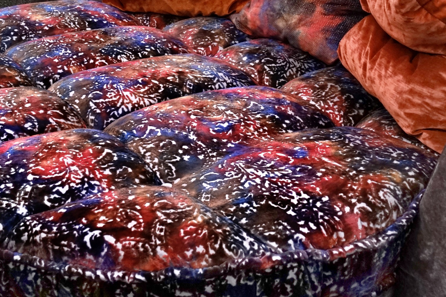 Bretz Sofa Ausstellungsstück Sale Riesensofa Wohnlandschaft Designklassiker Bett Möbel Sale Ausstellungsstück Film Requisite Chelsea Chesterfield seven 7 Cloud