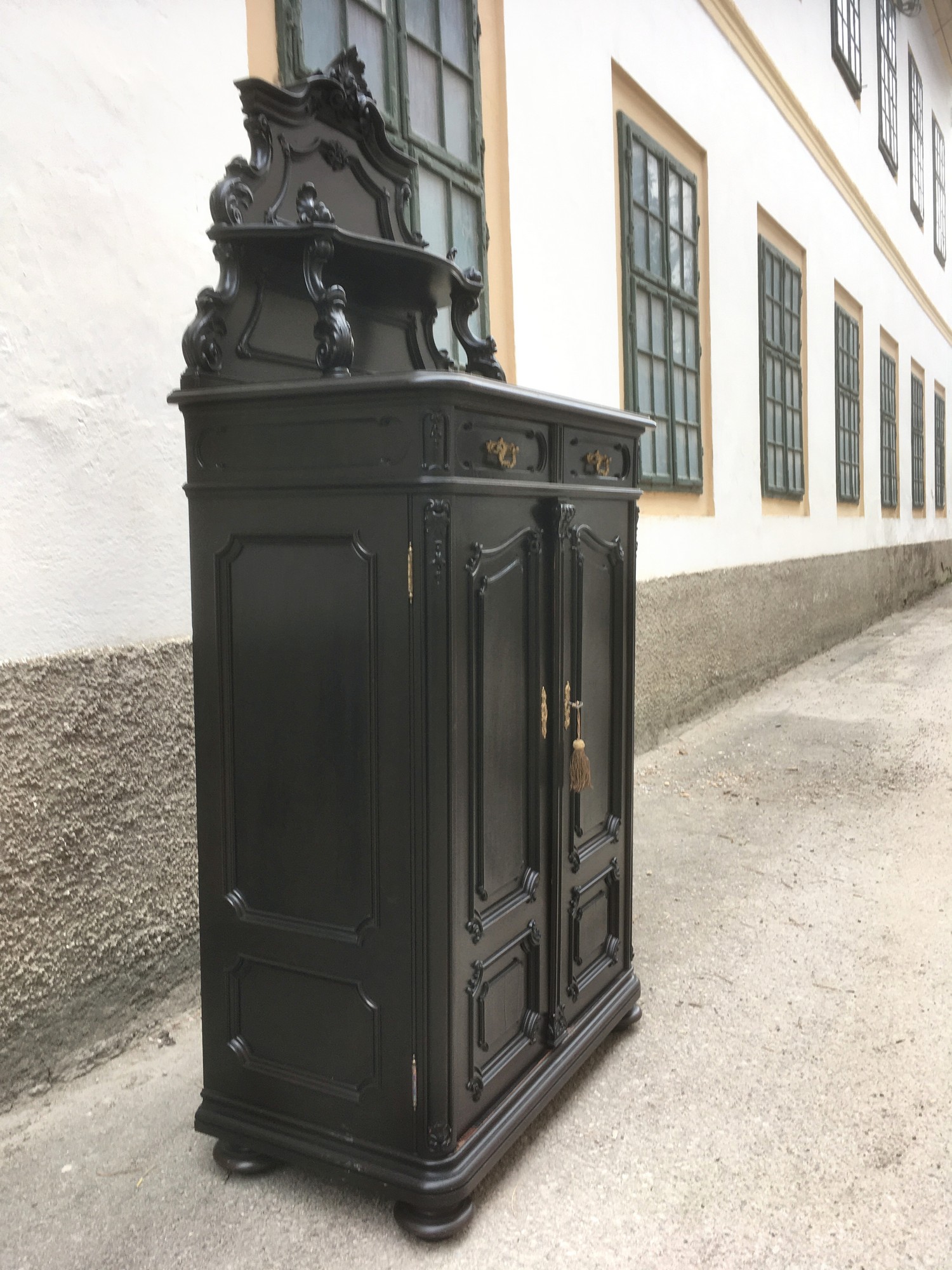 Pfeiferlbarock Vertiko antik schwarz Schrank Antiquität Möbel 1980 Planschrank