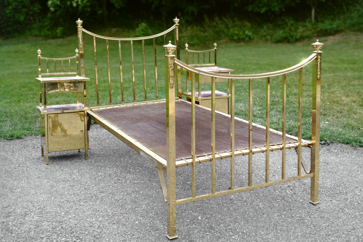 Bett Messingbett antik golden Messing Vintage mit Metallrost