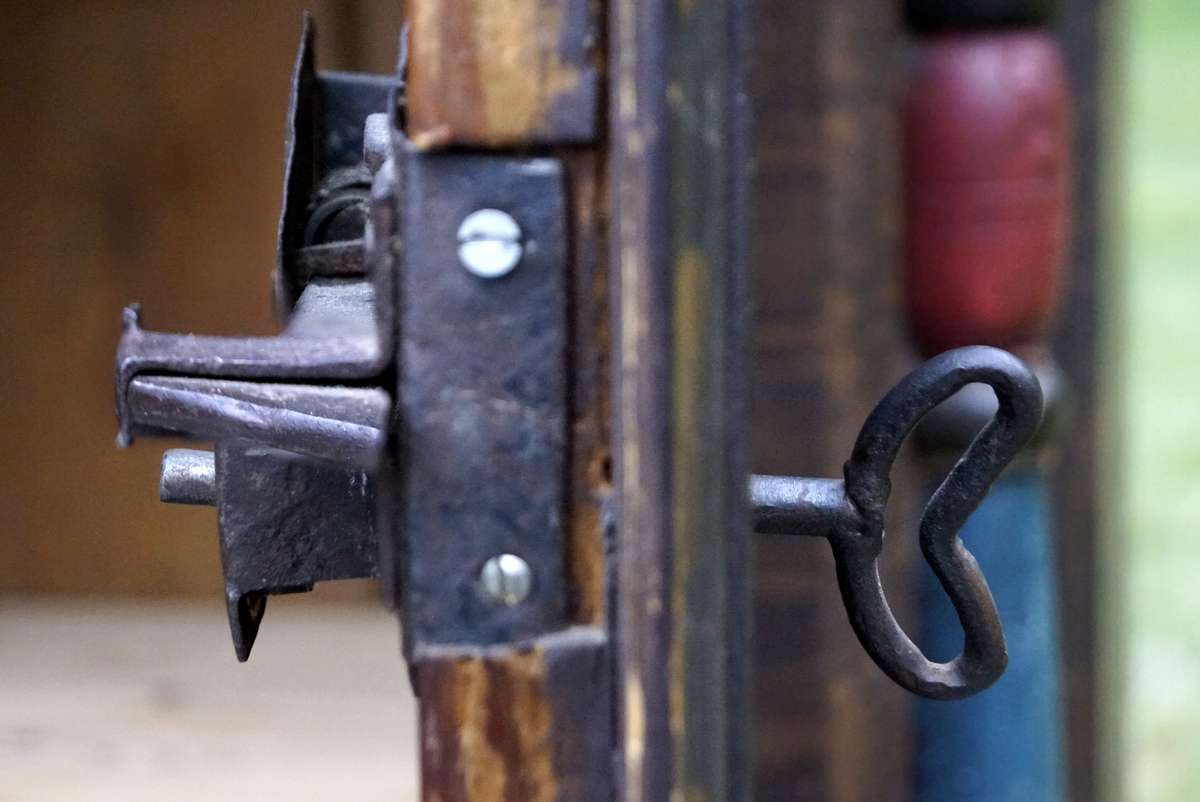 Bauernschrank antik