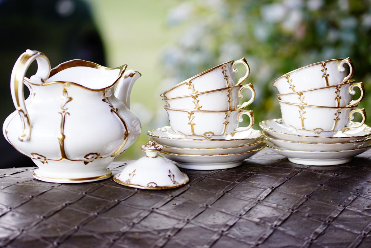Antikes Teeservice barocke Manier Biedermeier Porzellan Elfenbein Gold 13-tlg Antikes Tee- oder Kaffeeset Barock vergoldet Biedermeier Luxus