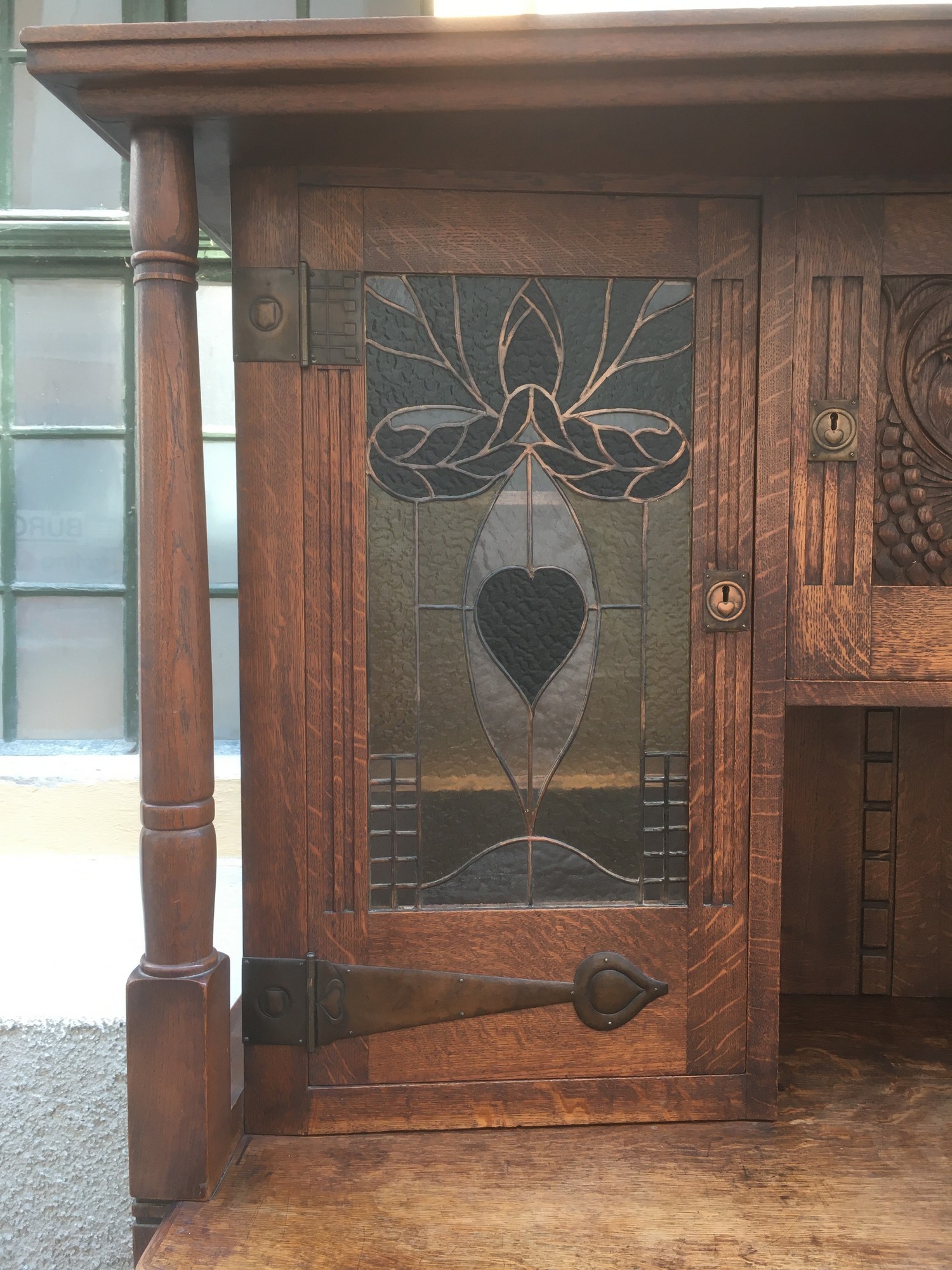 Kredenz August Ungethüm Jugendstil antik Kolo Moser Blätter Herzen Buffetschrank Schrank Buffet
