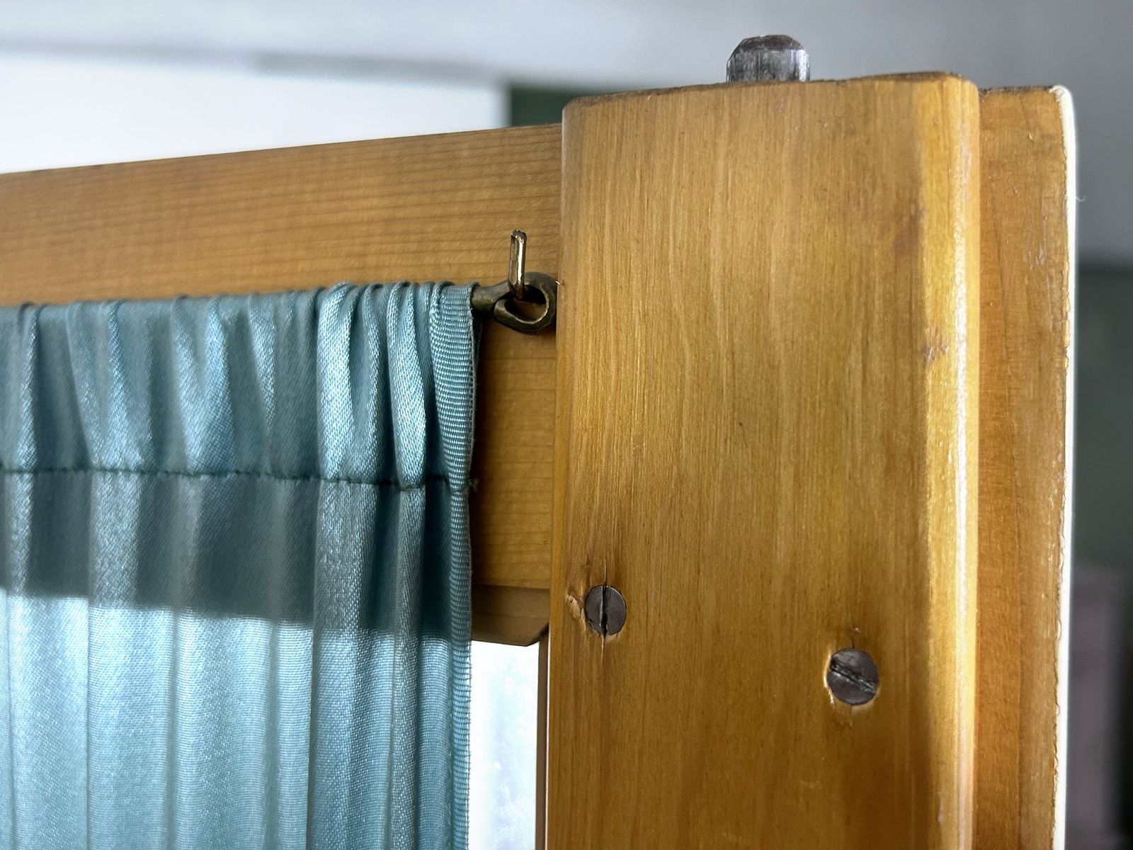 Antiker Kleiderschrank Werkzeuglos zerlegbar Mechanik Ansicht