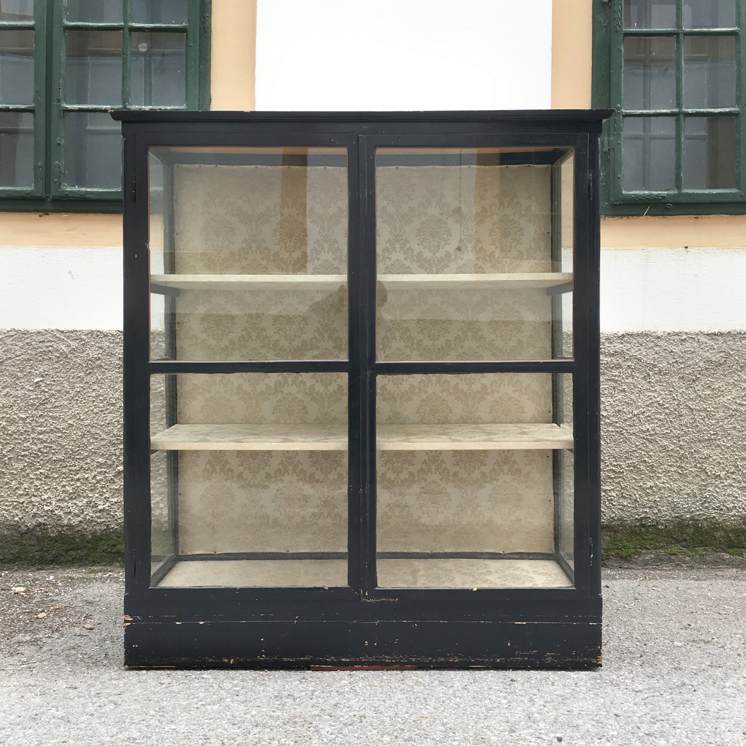 Vitrine antik Schrank noir Jugendstil Spiegel Geschirrschrank schwarz nachhaltig Möbel kaufen Shabby Chic Industrialdesign