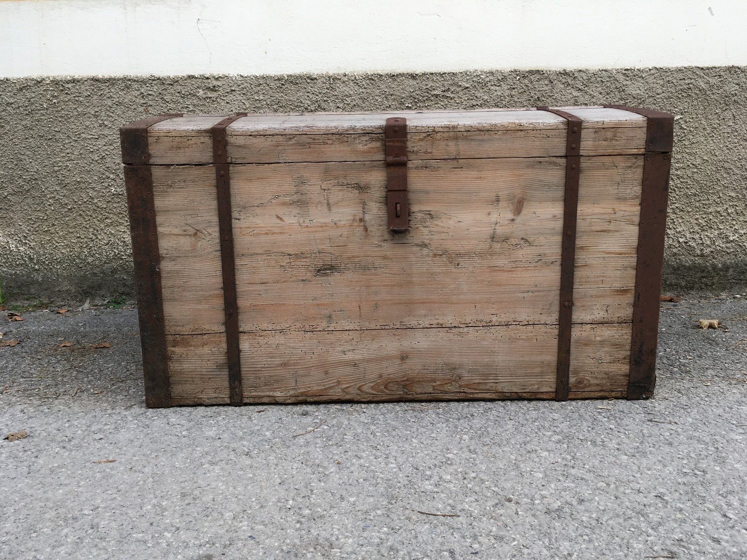 Truhe Bauerntruhe antik Weichholz Schatzkiste Transportkiste Eisenbeschläge