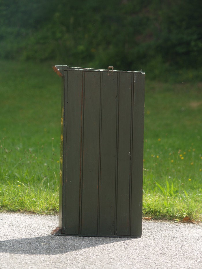 Haengeschrank bemalt