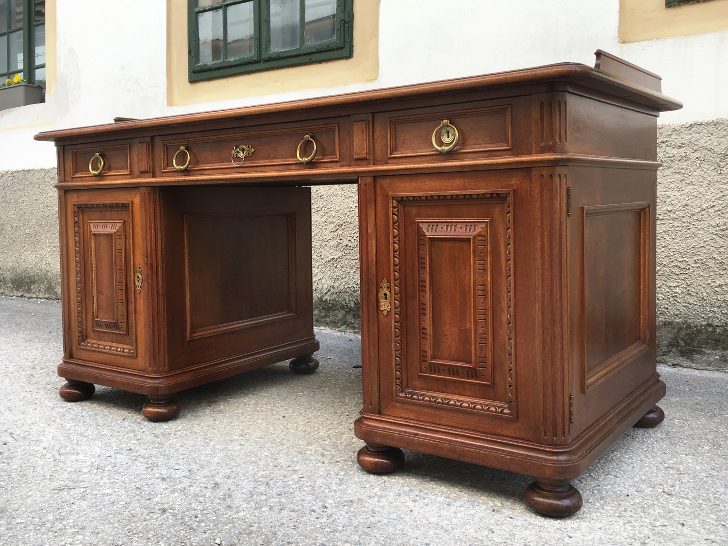 Schreibtisch Historismus antik restauriert groß Freisteher Herrenschreibtisch