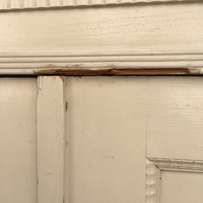 Kleiderschrank antik Vollholz creme