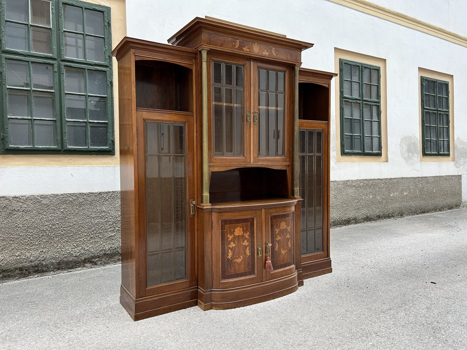 Jugendstil Buecherschrank