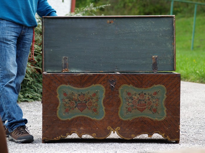 Bauerntruhe bemalt antik