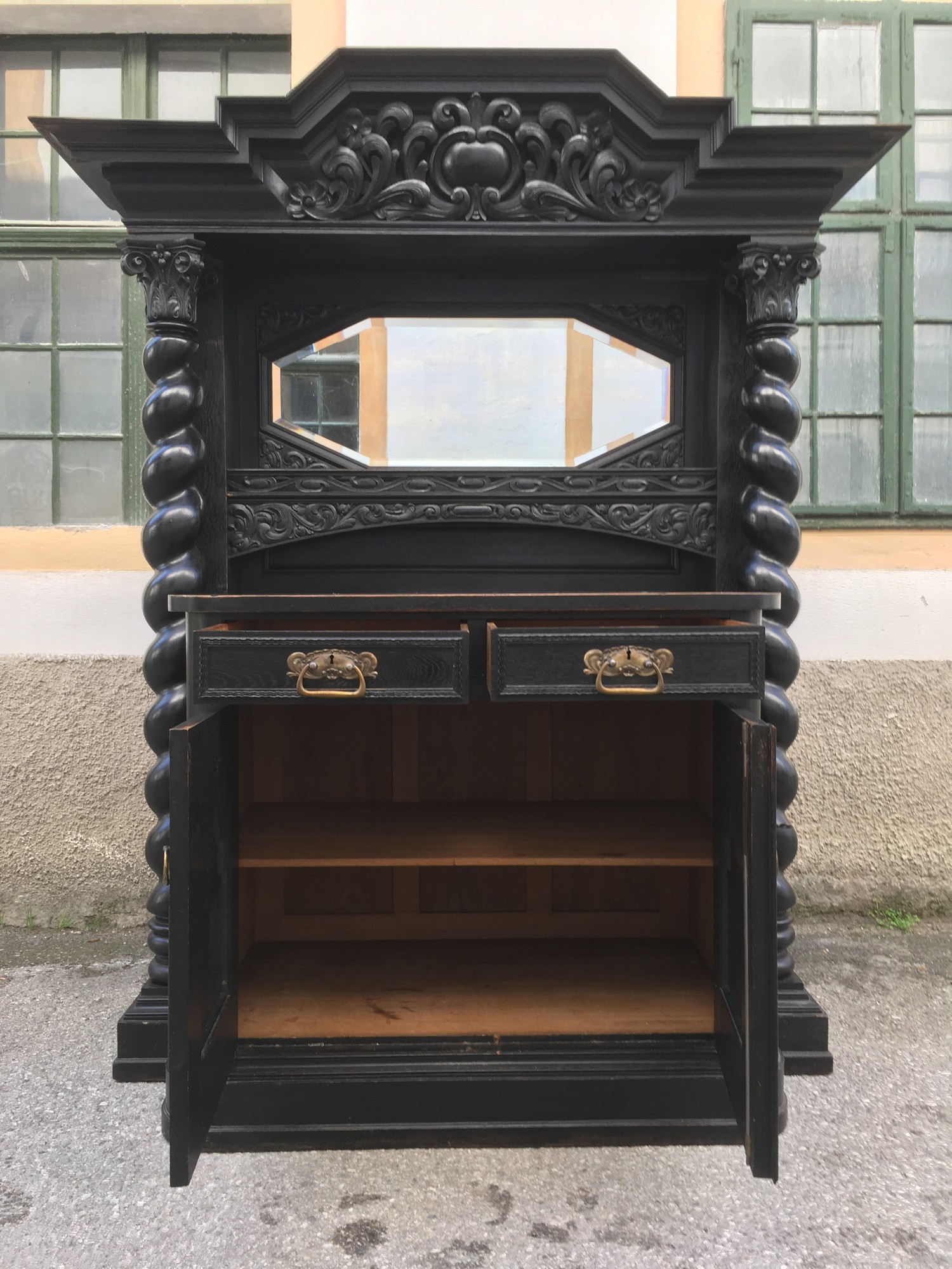 Schrank antik Säulen Danziger Barock Buffet Möbel facettierter Spiegel