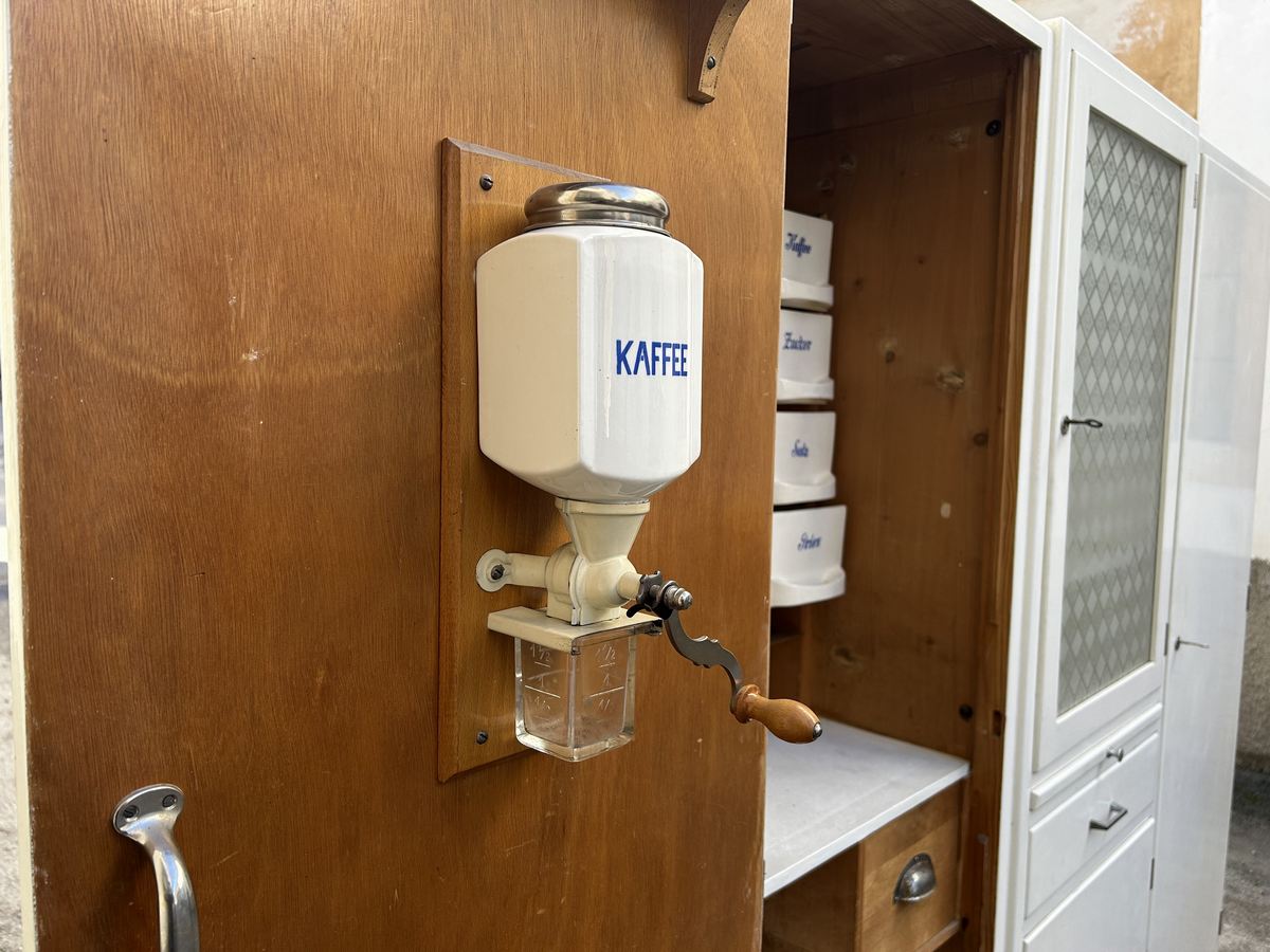 küchenschrank antiker Vorratsschrank Vintage Küchenmöbel Keramikschüttenregal creme MidCentury Deutschland