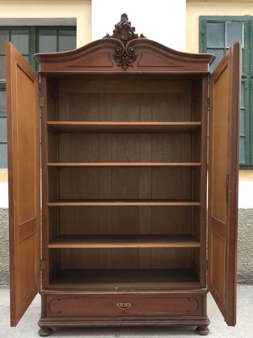 Kleiderschrank antik