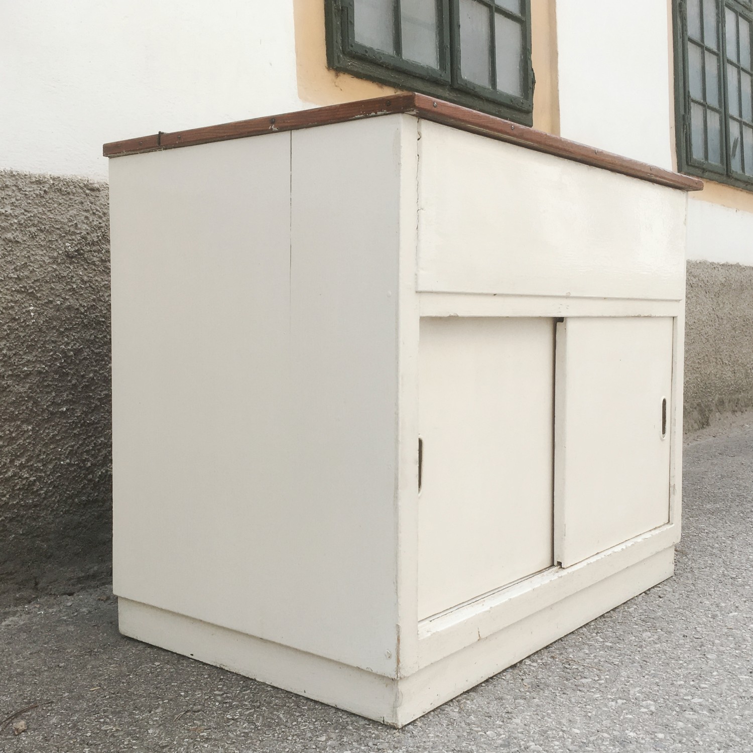 Kommode Vintage weiß Vollholz antik Omas Küchenschrank 30er-/40er-Jahre