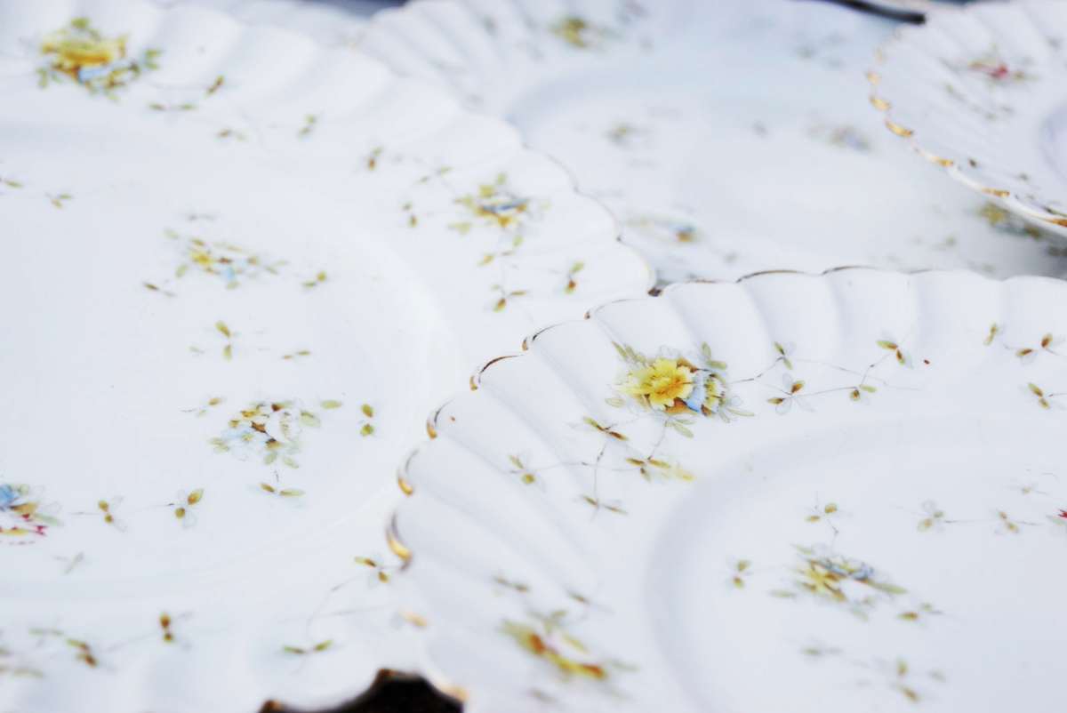 antikes Porzellan Komplettset blümchen gold eckig antikes Geschirr Shabby chic Vintage Jugendstil Teller Terrinne Sauciere