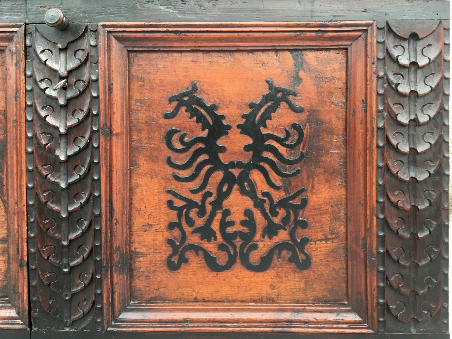 Herrschaftliche Truhe Kommode antik Zirbe massiv ca. 1700 - 1750 restauriert