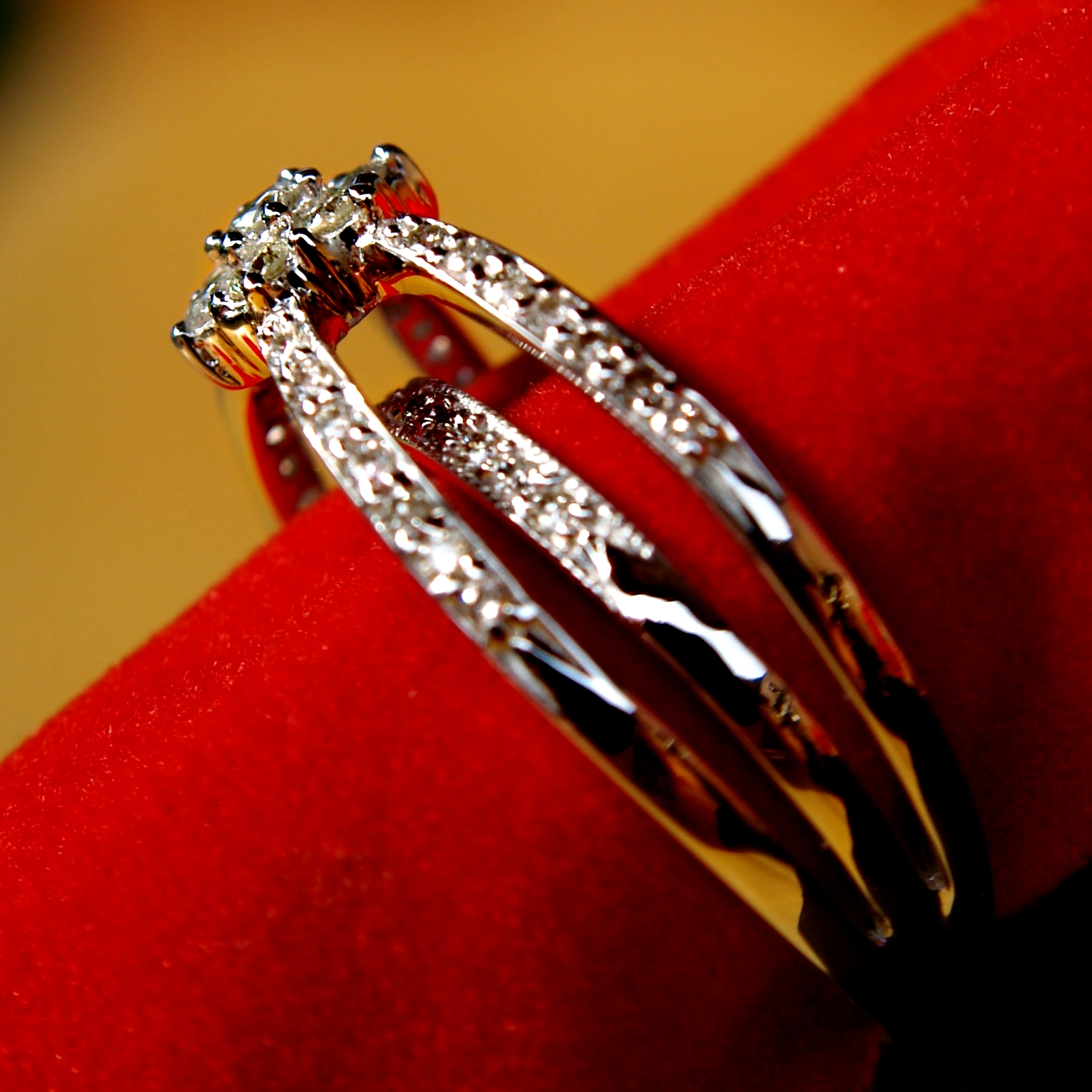 Diamantring Gold 750 Brillanten 0,80 ct Damenring feuriger Memory Ring Diamantring Gold 750 Brillanten 0,80 ct Damenring feuriger Memory Ring Trinity