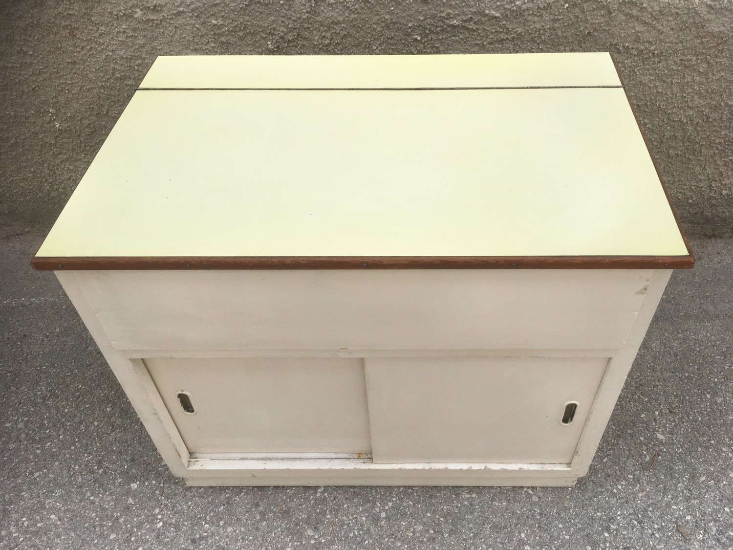 Kommode Vintage weiß Vollholz antik Omas Küchenschrank 30er-/40er-Jahre Schiebetüren Waschtisch