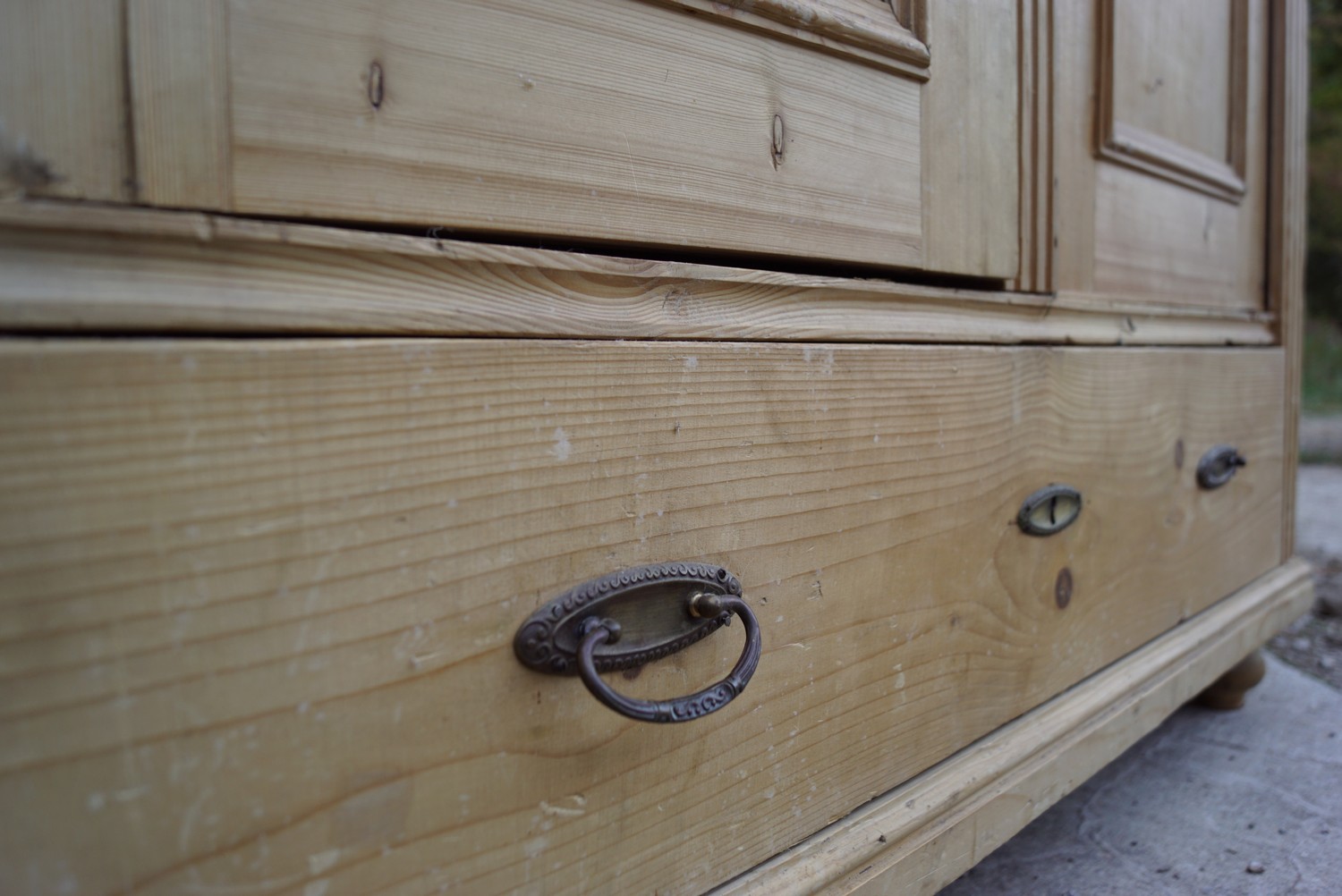 Antiker Garderobe-Schrank Weichholz Bauernschrank Kleiderschrank geteilt Antiquität