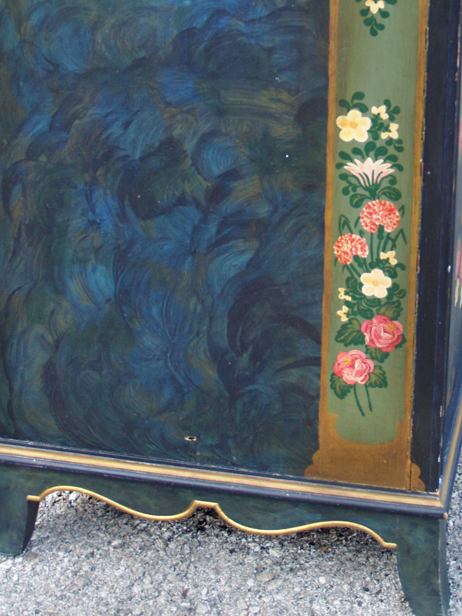 antiker Bauernschrank grün blau gold