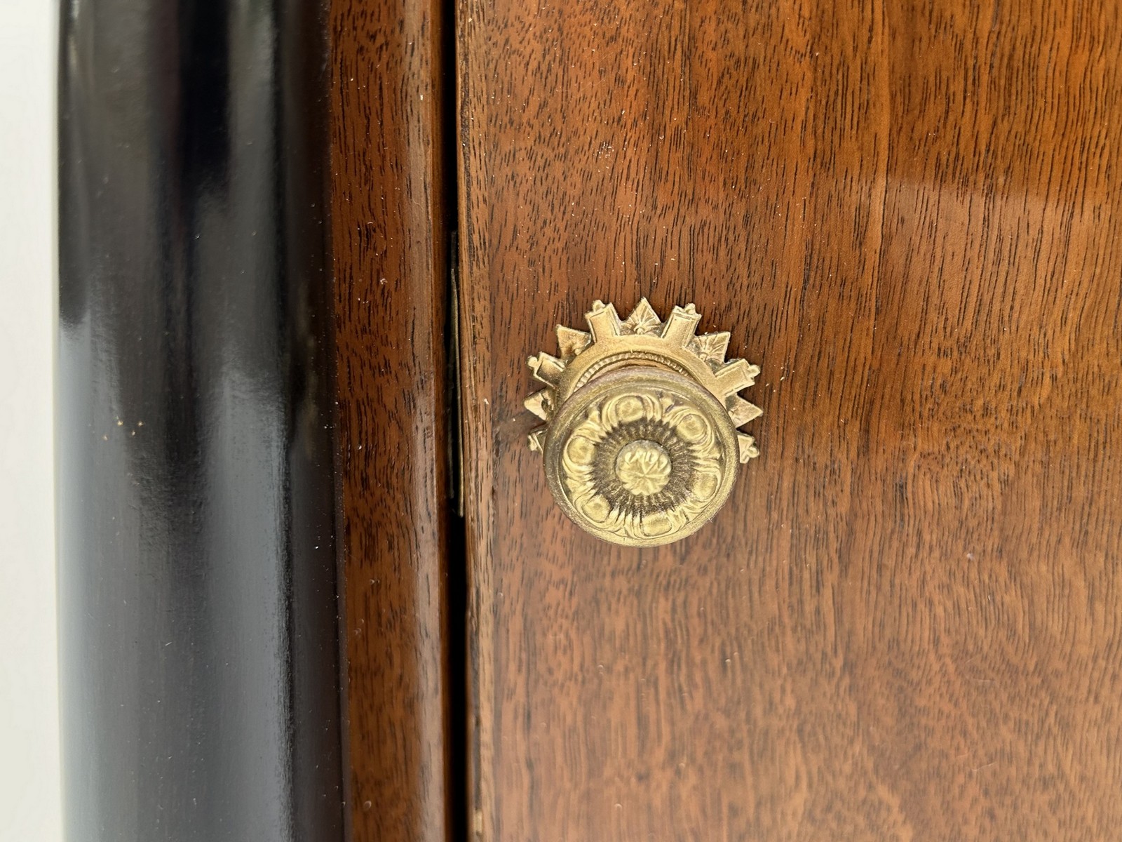 Kleine Biedermeier Kommode Nachtschrank Nuss antik restauriert