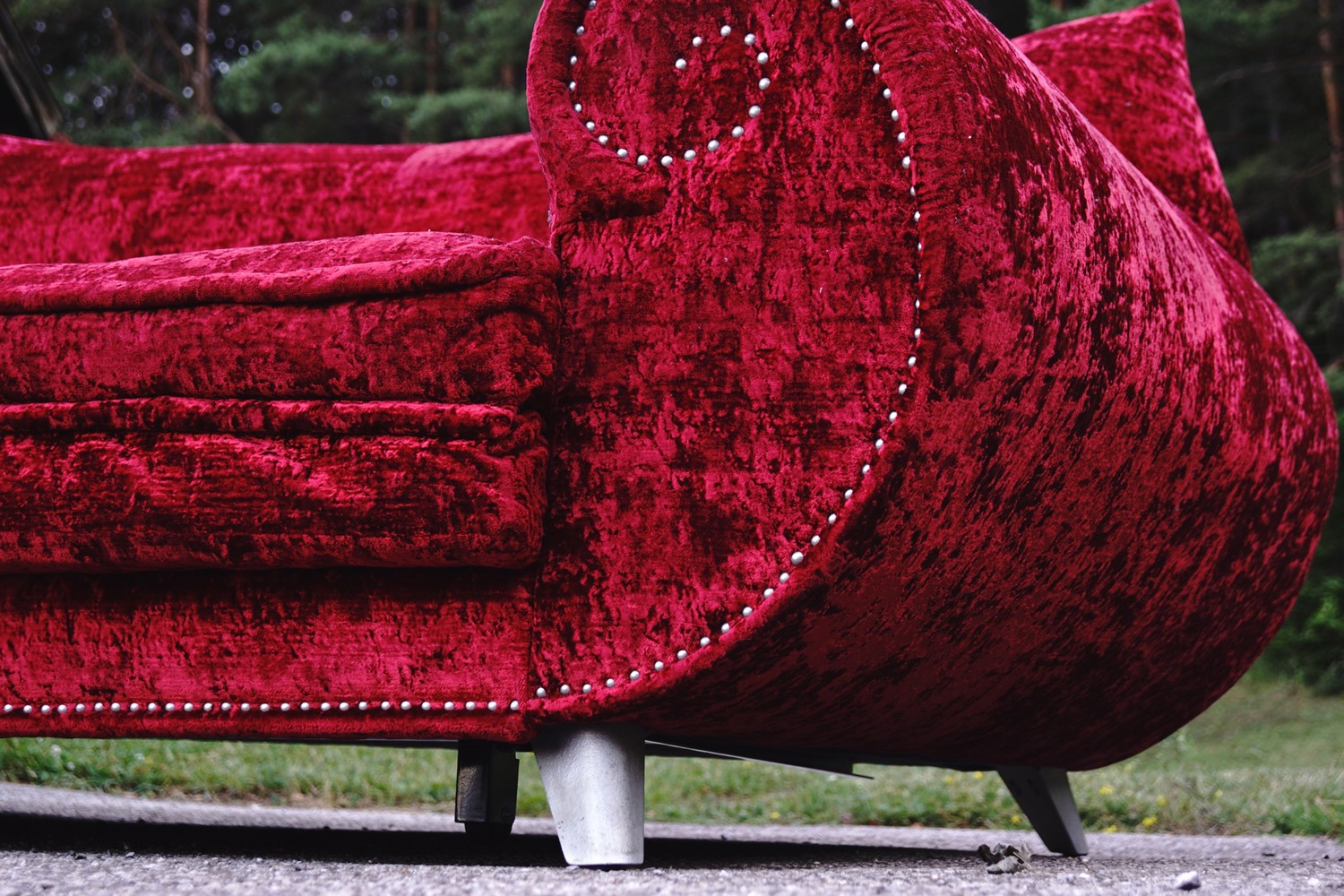 Bretz Gaudi Sofa rot ausziehbar Bettsofa Design Goethes GAlerie