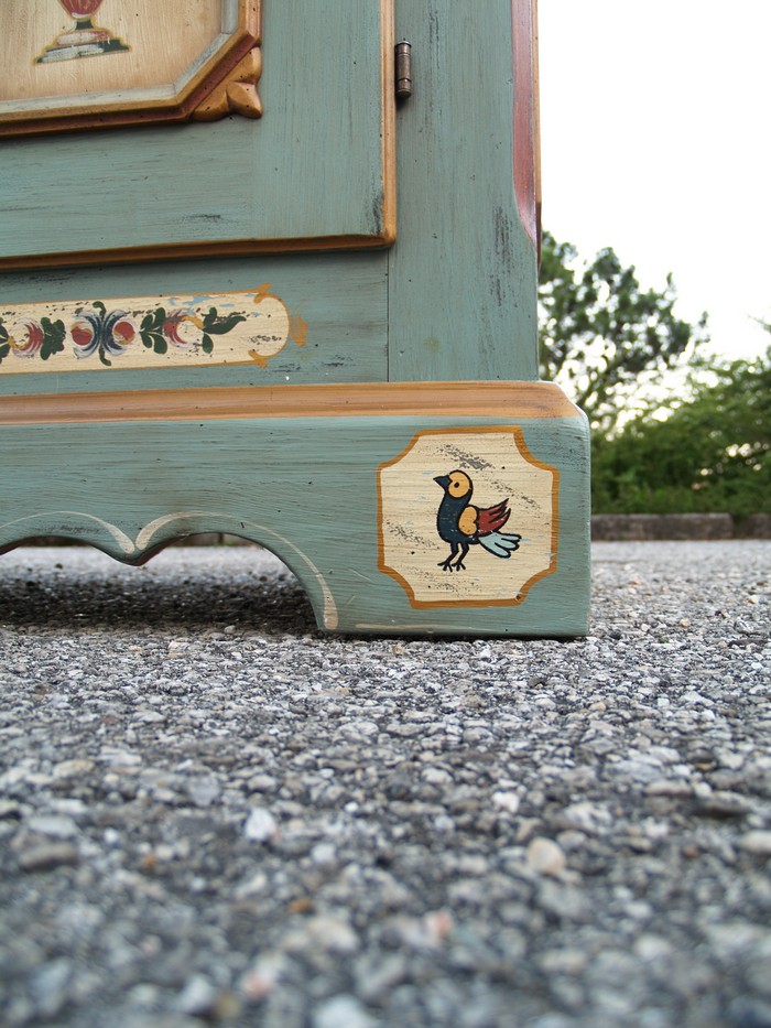 Voglauer handbemalt Schrank blau