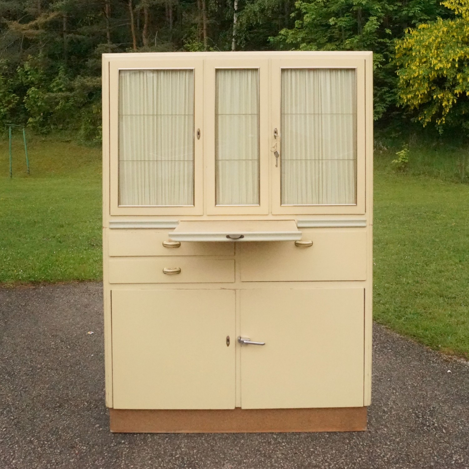 Küchenschrank creme Midcentury Vintage Schütten Schrank 50er-Jahre Vitrine Silberleiste